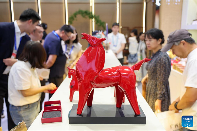 Guangdong : le Salon culturel de Shenzhen présente de riches trésors créatifs chinois
