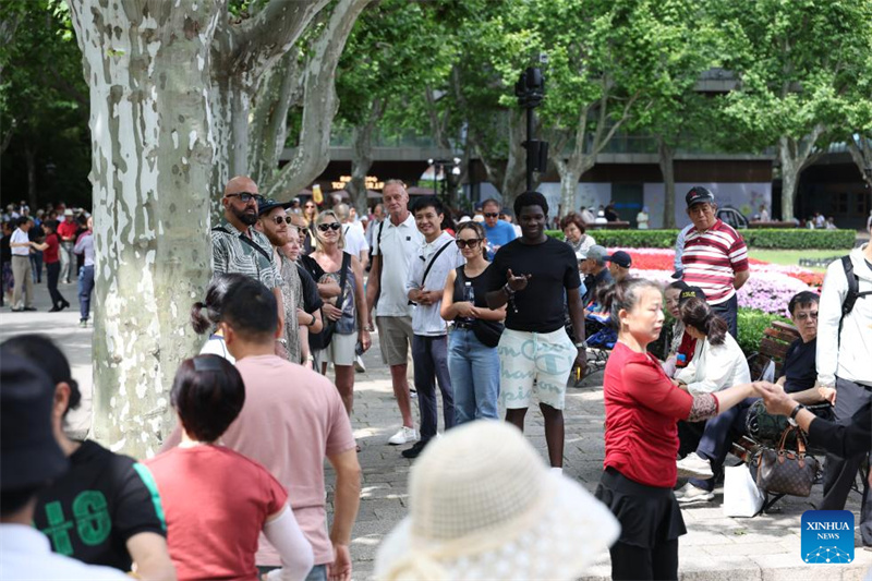 Histoire en photos d'un planificateur de tourisme entrant qui révèle aux visiteurs étrangers le véritable Shanghai