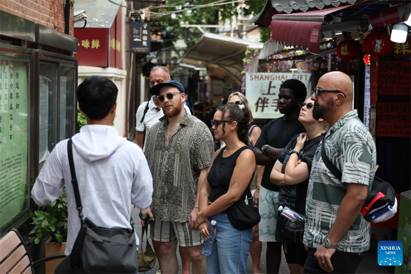 Histoire en photos d'un planificateur de tourisme entrant qui révèle aux visiteurs étrangers le véritable Shanghai