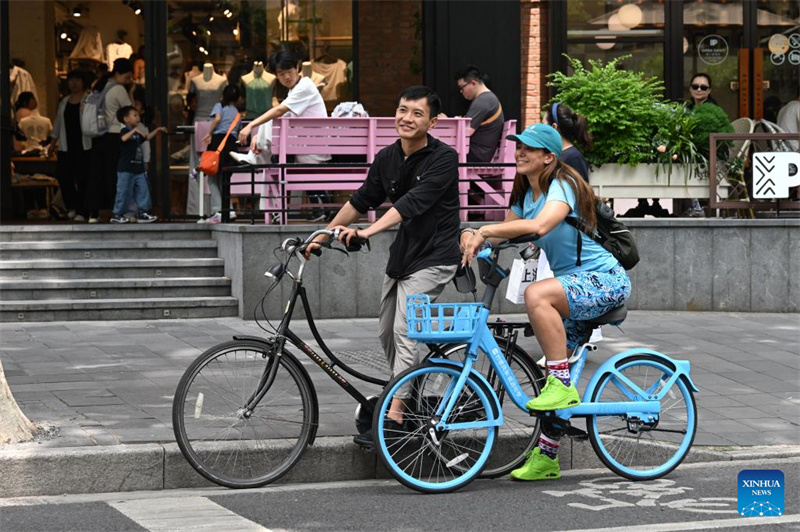 Histoire en photos d'un planificateur de tourisme entrant qui révèle aux visiteurs étrangers le véritable Shanghai