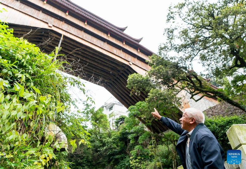 Fujian : des ponts en arc aux toits de bois bien conservés