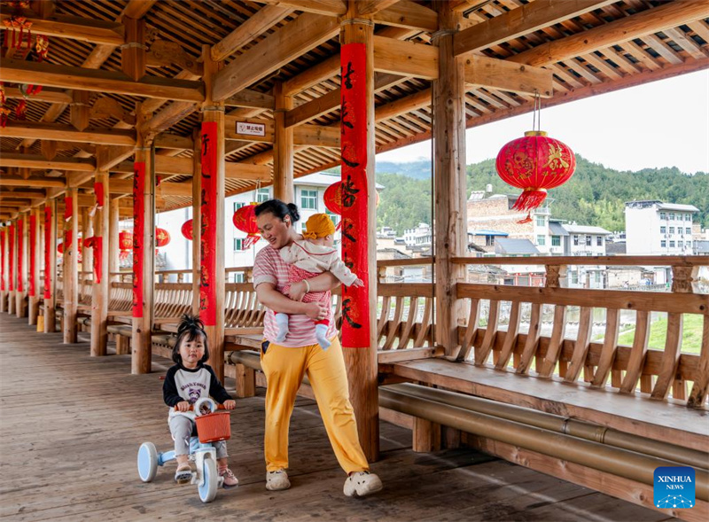 Fujian : des ponts en arc aux toits de bois bien conservés