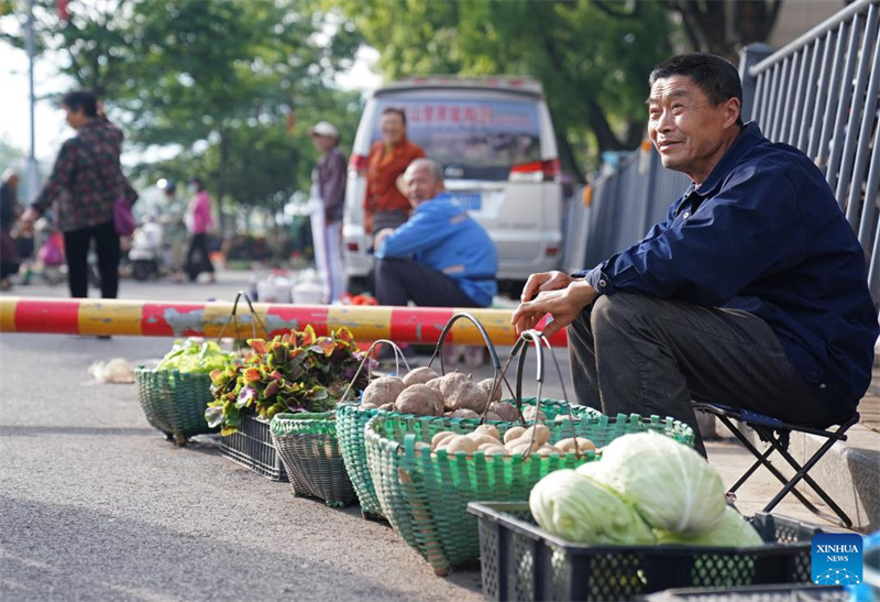 Jiangxi : à Jiujiang, le système du « marché fluctuant » atténue les conflits entre les vendeurs et les navetteurs du matin