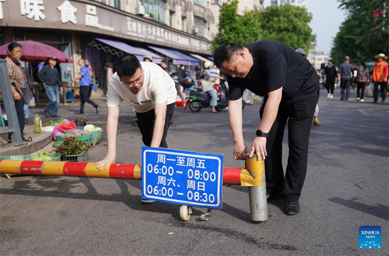 Jiangxi : à Jiujiang, le système du « marché fluctuant » atténue les conflits entre les vendeurs et les navetteurs du matin