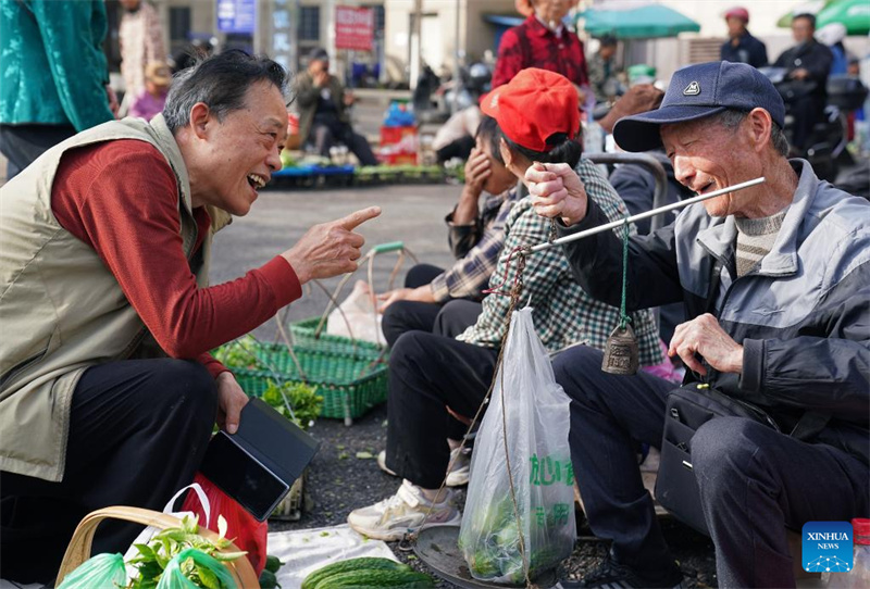 Jiangxi : à Jiujiang, le système du « marché fluctuant » atténue les conflits entre les vendeurs et les navetteurs du matin