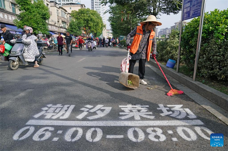 Jiangxi : à Jiujiang, le système du « marché fluctuant » atténue les conflits entre les vendeurs et les navetteurs du matin