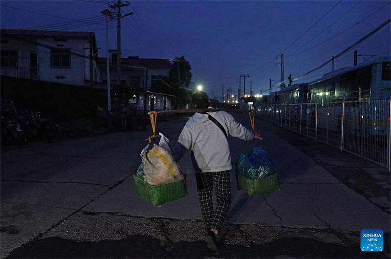 Jiangxi : lancement d'une ligne de bus spéciale pour les agriculteurs dans le village de Jiaxi