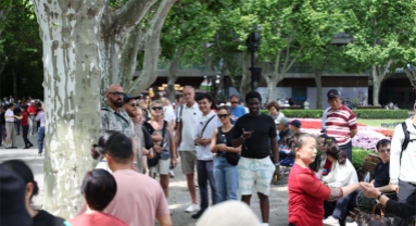 Histoire en photos d'un planificateur de tourisme entrant qui révèle aux visiteurs étrangers le véritable Shanghai