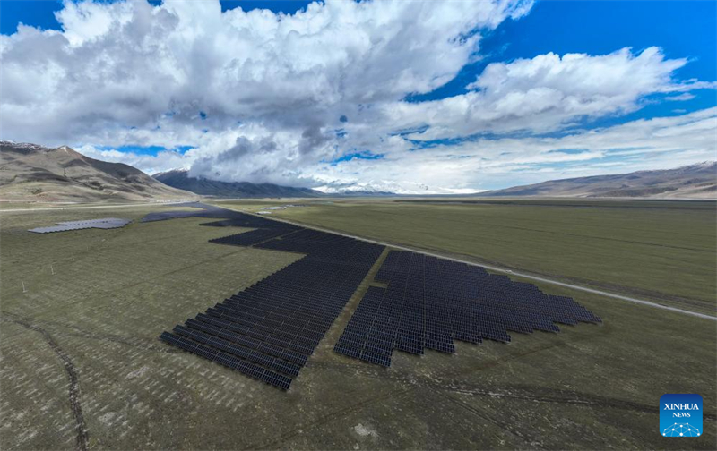 Xizang : l'énergie verte favorise un développement de haute qualité