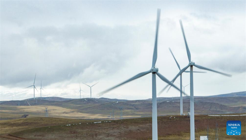 Xizang : l'énergie verte favorise un développement de haute qualité