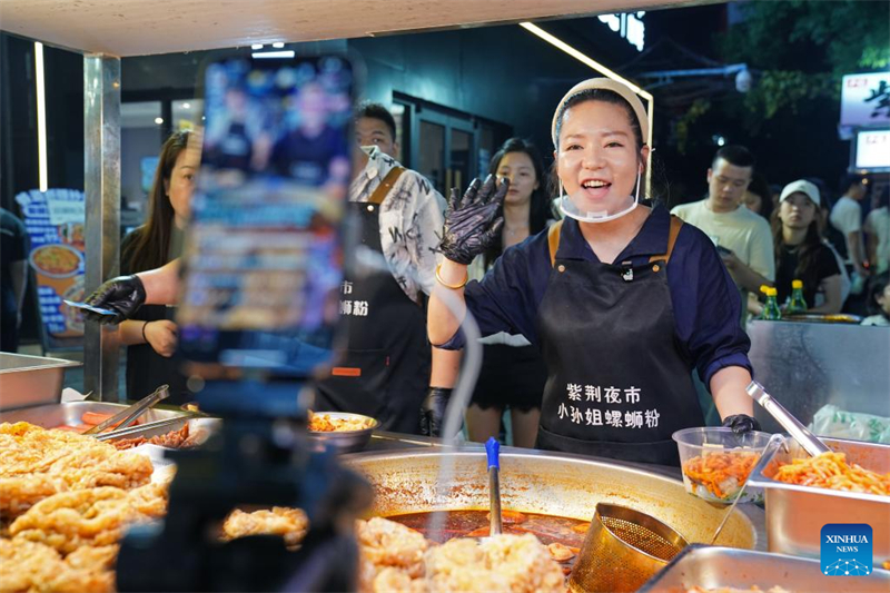 Jiangxi : le marché nocturne populaire de Zijing devient un symbole de l'économie nocturne de Nanchang