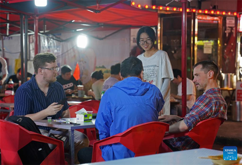 Jiangxi : le marché nocturne populaire de Zijing devient un symbole de l'économie nocturne de Nanchang