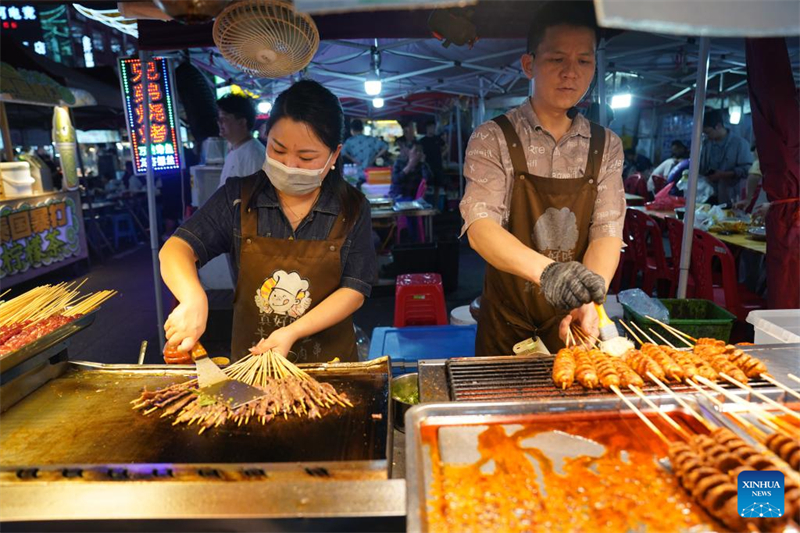 Jiangxi : le marché nocturne populaire de Zijing devient un symbole de l'économie nocturne de Nanchang