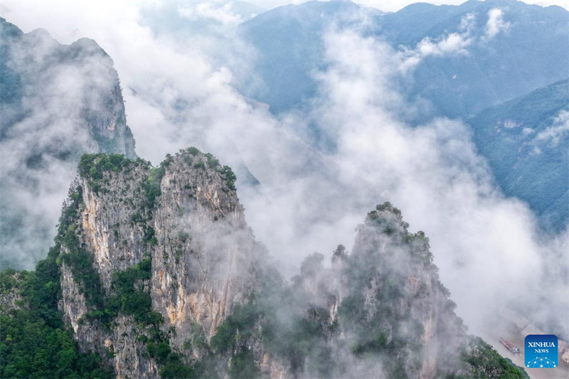Chongqing : le paysage des gorges de Wuxia le long du fleuve Yangtsé après la pluie