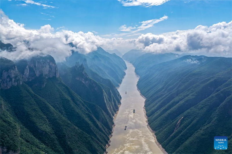 Chongqing : le paysage des gorges de Wuxia le long du fleuve Yangtsé après la pluie