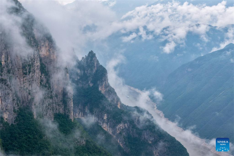 Chongqing : le paysage des gorges de Wuxia le long du fleuve Yangtsé après la pluie