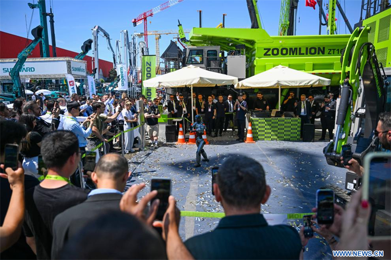 Turquie : des engins de construction chinois à énergie nouvelle en exposition à Istanbul