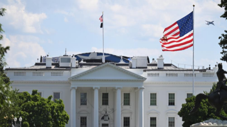 Trump exhorte l'Iran à cesser ses tirs de missiles et annonce son intention d'appeler le PM israélien pour éviter une riposte