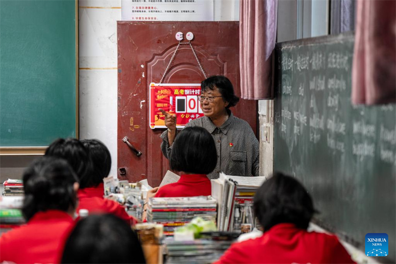 Yunnan : 16 ans de dévouement pour aider les jeunes filles des zones rurales à poursuivre leurs rêves par l'éducation et au savoir