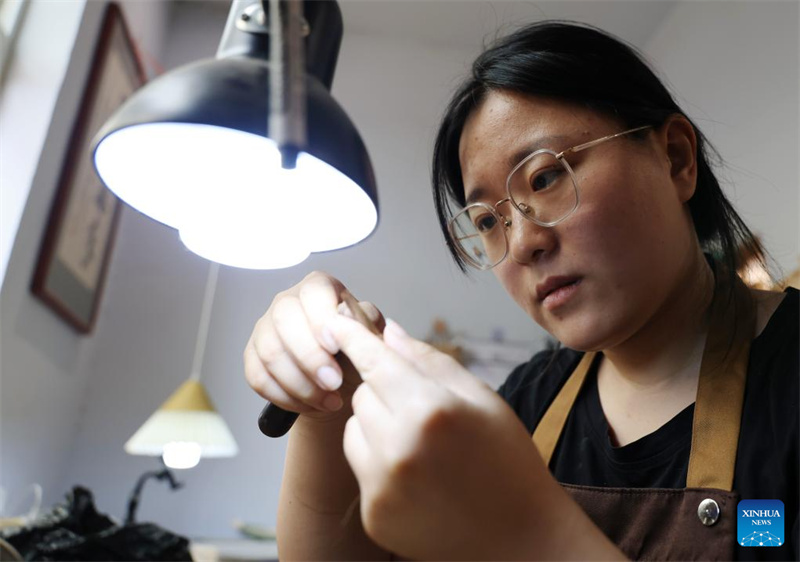 Hebei : histoire en photos d'une jeune héritière de la technique de fabrication des pinceaux d'écriture de Houdian à Hengshui