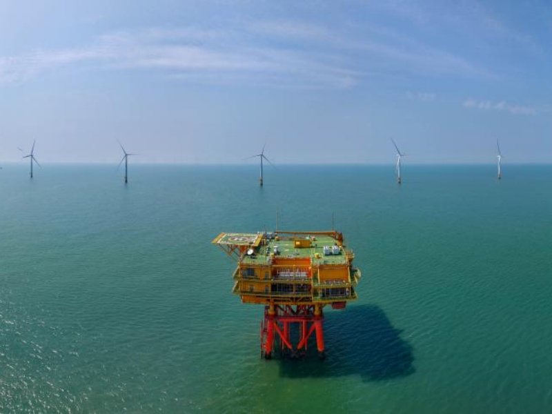 Jiangsu : le parc éolien offshore de Rudong en cours de maintenance pour garantir une alimentation électrique stable