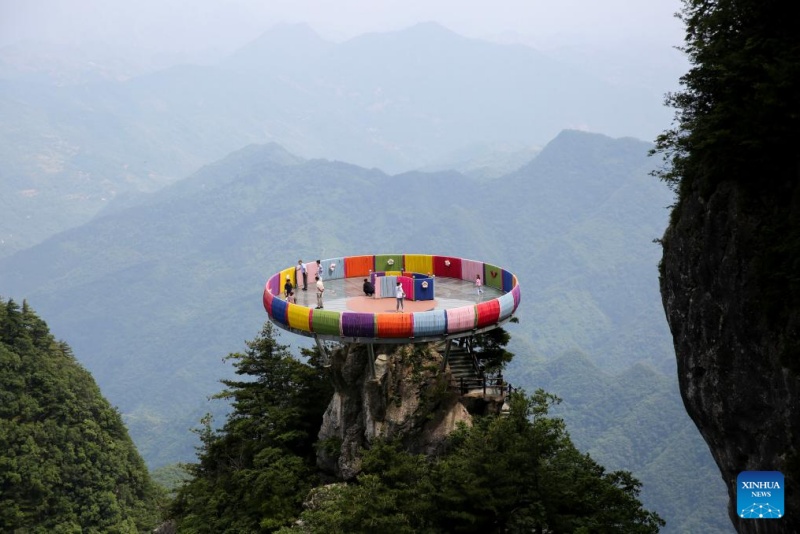 Shaanxi : le paysage du site touristique éco-culturel du mont Tianzhu dans la chaîne des Qinling à Shangluo