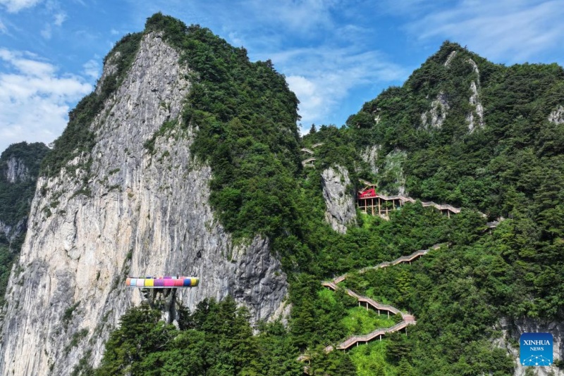 Shaanxi : le paysage du site touristique éco-culturel du mont Tianzhu dans la chaîne des Qinling à Shangluo
