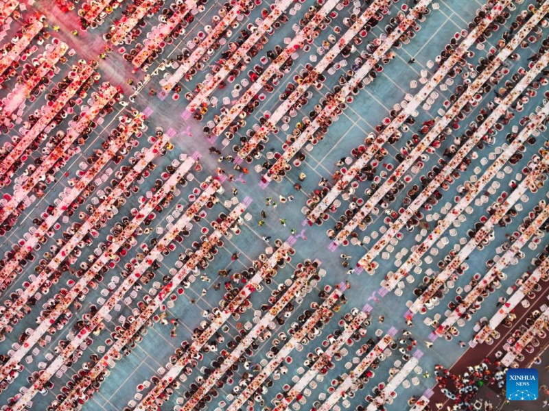 Jiangsu : ouverture du Festival de l'écrevisse du comté de Xuyi à Huai'an
