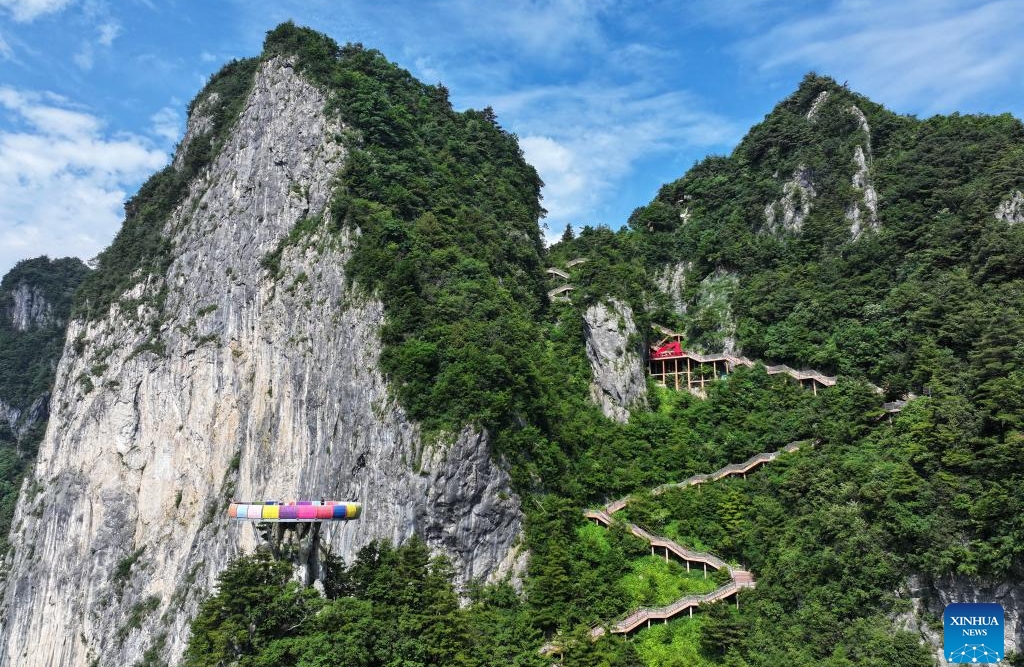 Shaanxi : le paysage du site touristique éco-culturel du mont Tianzhu dans la chaîne des Qinling à Shangluo