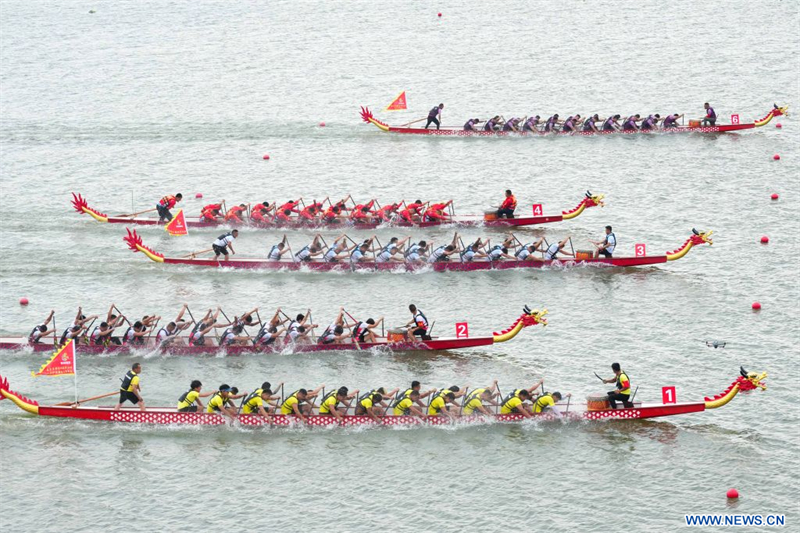 Chine : finales de la Super Ligue de bateaux-dragons sur la rivière Miluo au Hunan