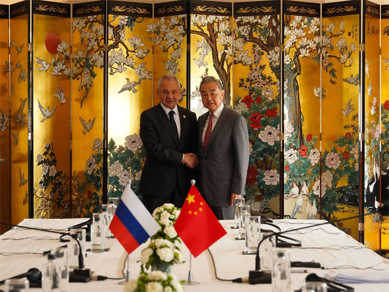 Le MAE chinois rencontre le secrétaire du Conseil de sécurité russe