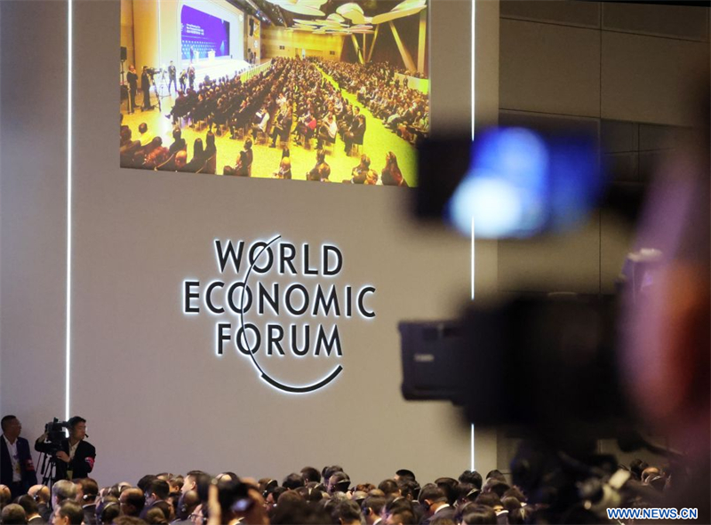 Début de la séance plénière d'ouverture du Forum d'été de Davos 2026