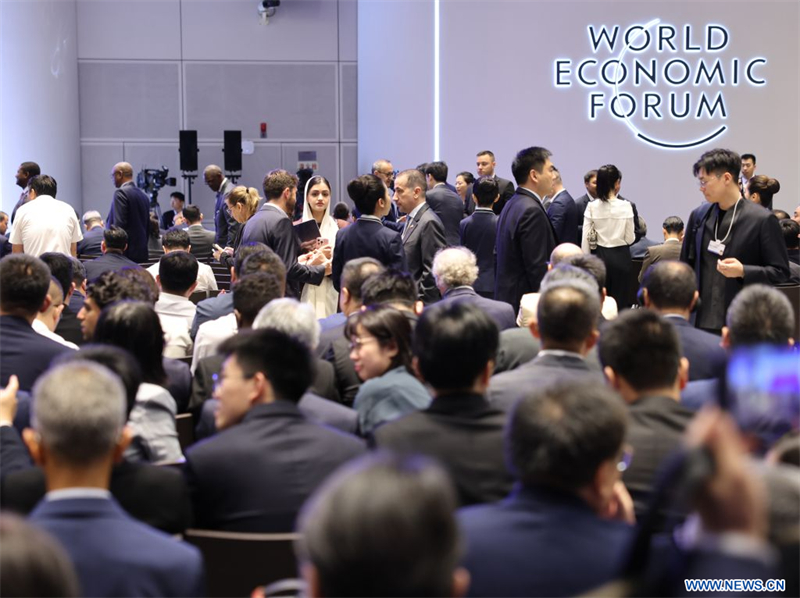 Début de la séance plénière d'ouverture du Forum d'été de Davos 2026