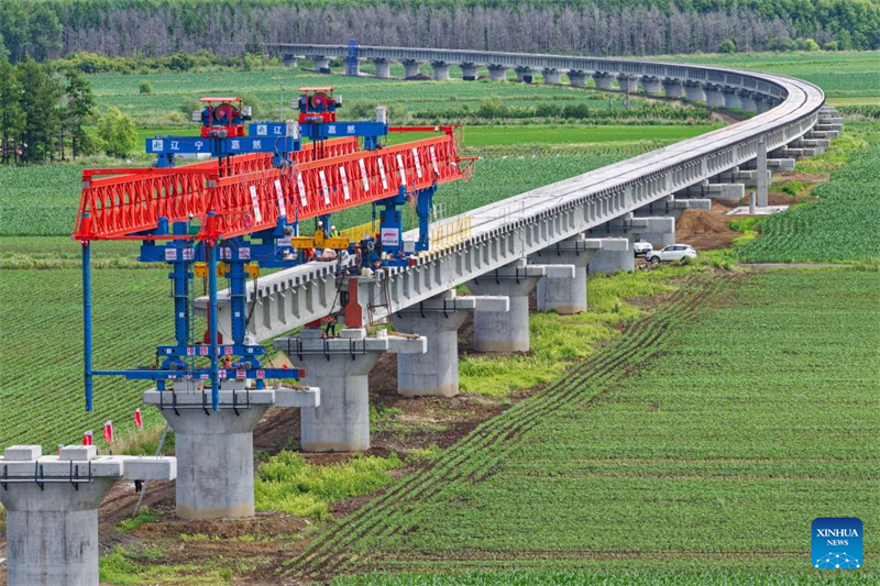 Heilongjiang : le pont géant de Tongjiang en construction