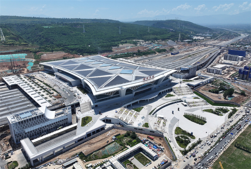 De nouveaux ponts ferroviaires à grande vitesse relient le centre et l'ouest de la Chine pour un développement coordonné
