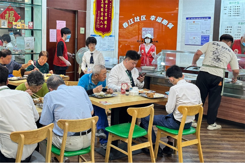 Zhejiang : une communauté de Hangzhou livre des repas chauds après que le message d'un résident a déclenché une action