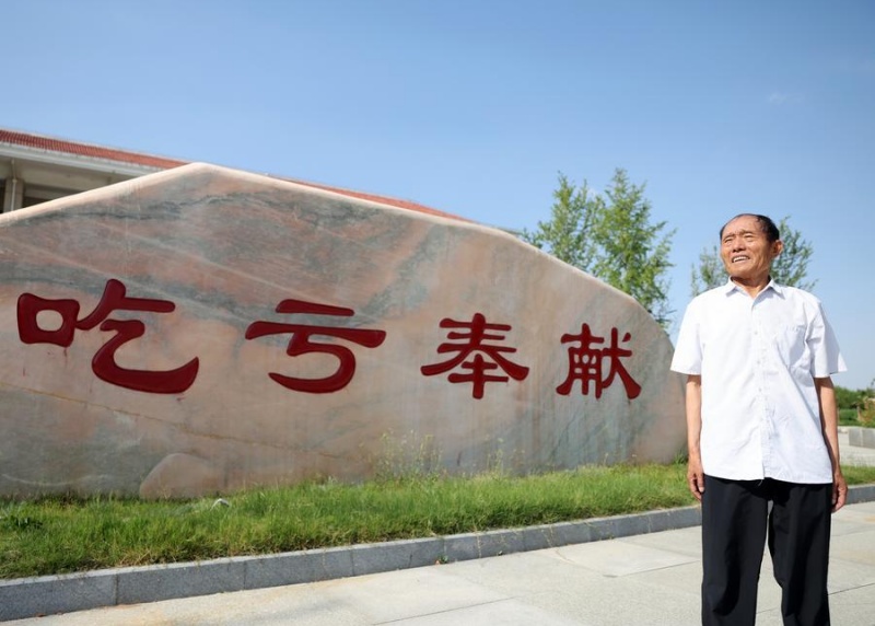 Henan : un chef de village déploie tous ses efforts pour le développement de sa ville natale