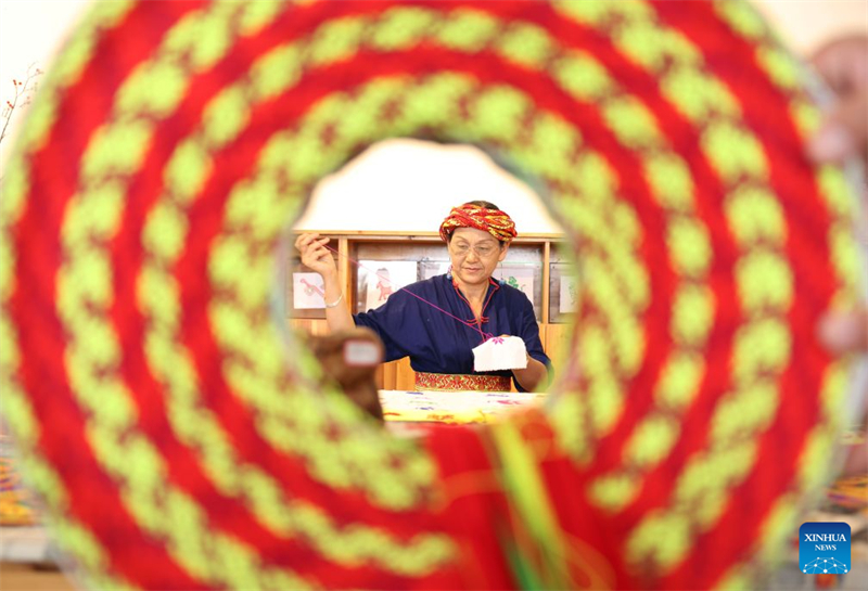 Hunan : histoire en photo de la broderie au point de croix Tiaohua du comté de Longhui