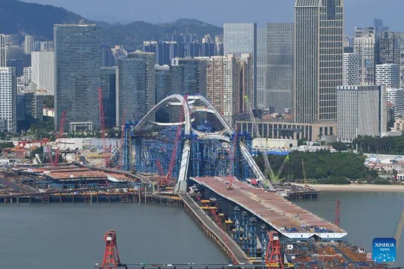 Fujian : le chantier de construction de l'échangeur de Guanyinshan de la section de Xiamen du pont Xiamen-Kinmen