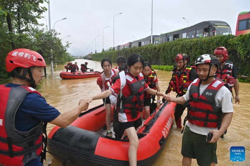 Le Guangxi mobilise des forces de secours pour évacuer les enseignants et les étudiants piégés par les inondations