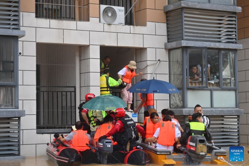 Le Guangxi mobilise des forces de secours pour évacuer les enseignants et les étudiants piégés par les inondations