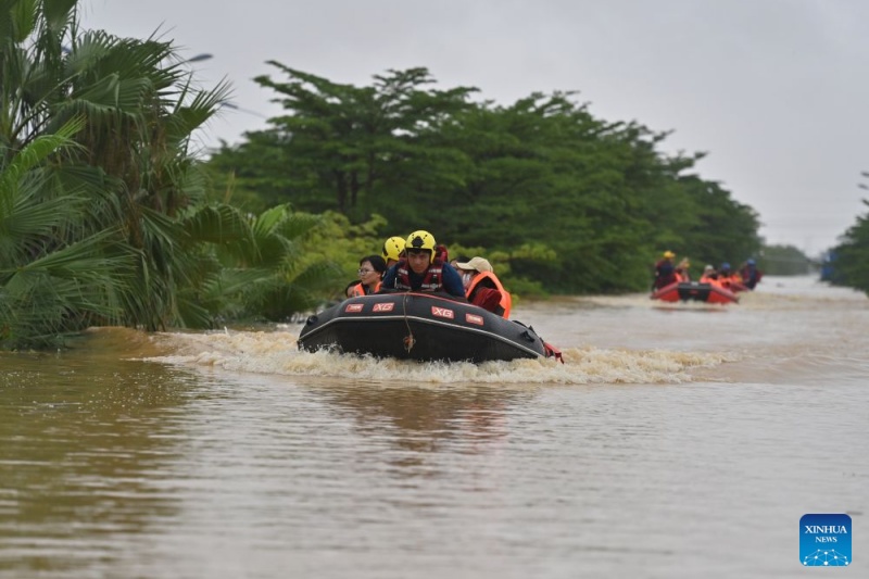 Le Guangxi mobilise des forces de secours pour évacuer les enseignants et les étudiants piégés par les inondations