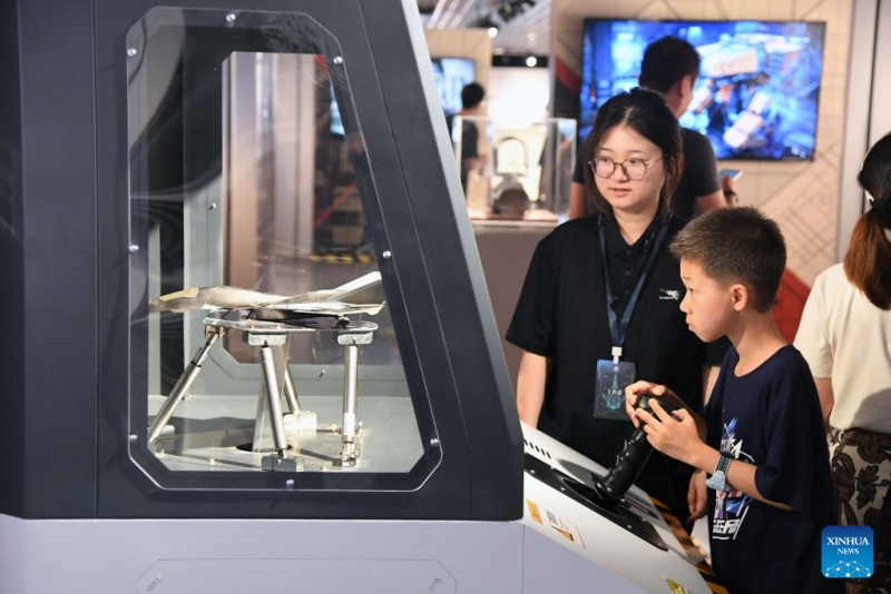 Beijing : ouverture d'une exposition sur la propriété intellectuelle de science-fiction et d'aérospatiale chinoise
