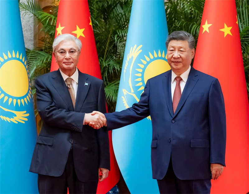 Xi Jinping rencontre le président kazakh à Shanghai