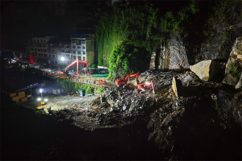 Chine : les opérations de secours se poursuivent à la suite d'un glissement de terrain à Chongqing