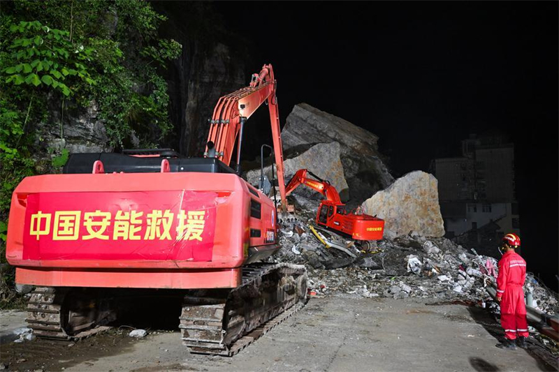Chine : les opérations de secours se poursuivent à la suite d'un glissement de terrain à Chongqing