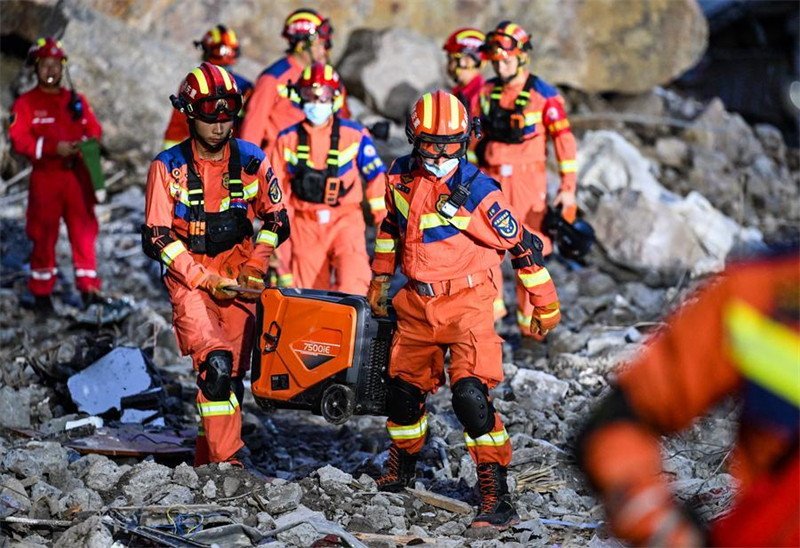 Chine : les opérations de secours se poursuivent à la suite d'un glissement de terrain à Chongqing
