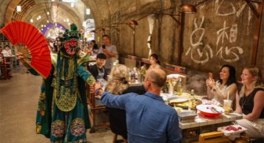 Avec l'augmentation du trafic transfrontalier de passagers, les touristes étrangers affluent vers Chongqing