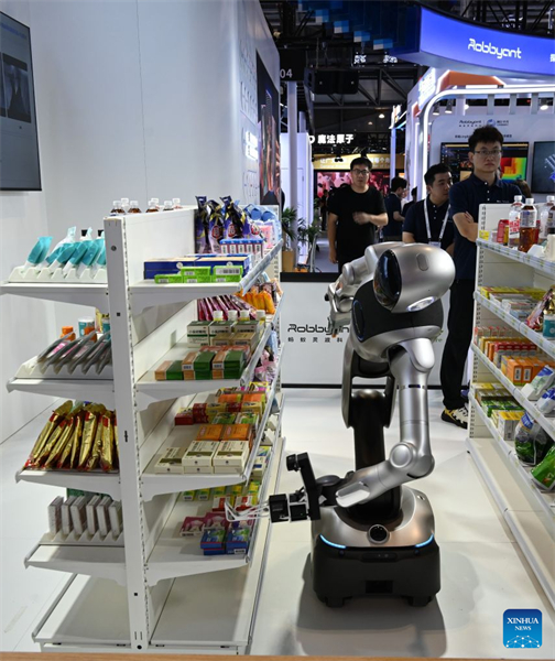 Shanghai : la Conférence mondiale sur l'IA présente des produits à IA incorporée de pointe