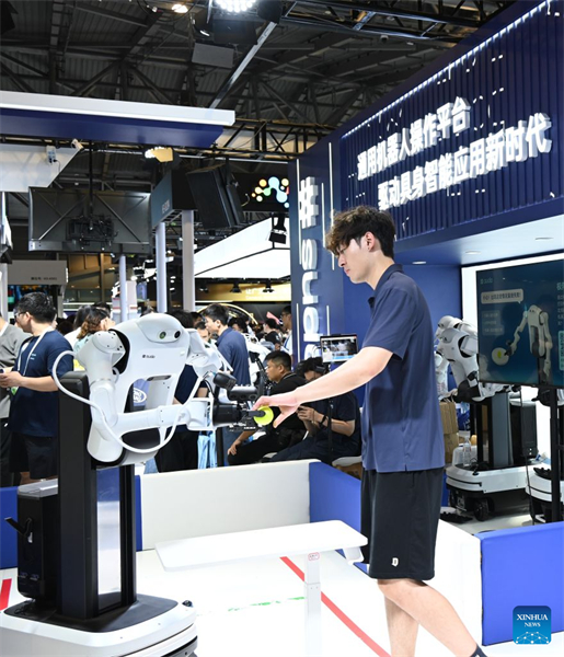 Shanghai : la Conférence mondiale sur l'IA présente des produits à IA incorporée de pointe